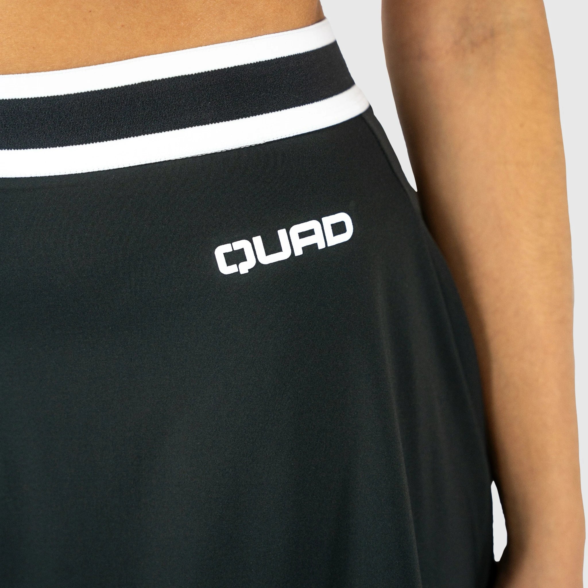 QUAD Slick Skirt Grey - logo detail