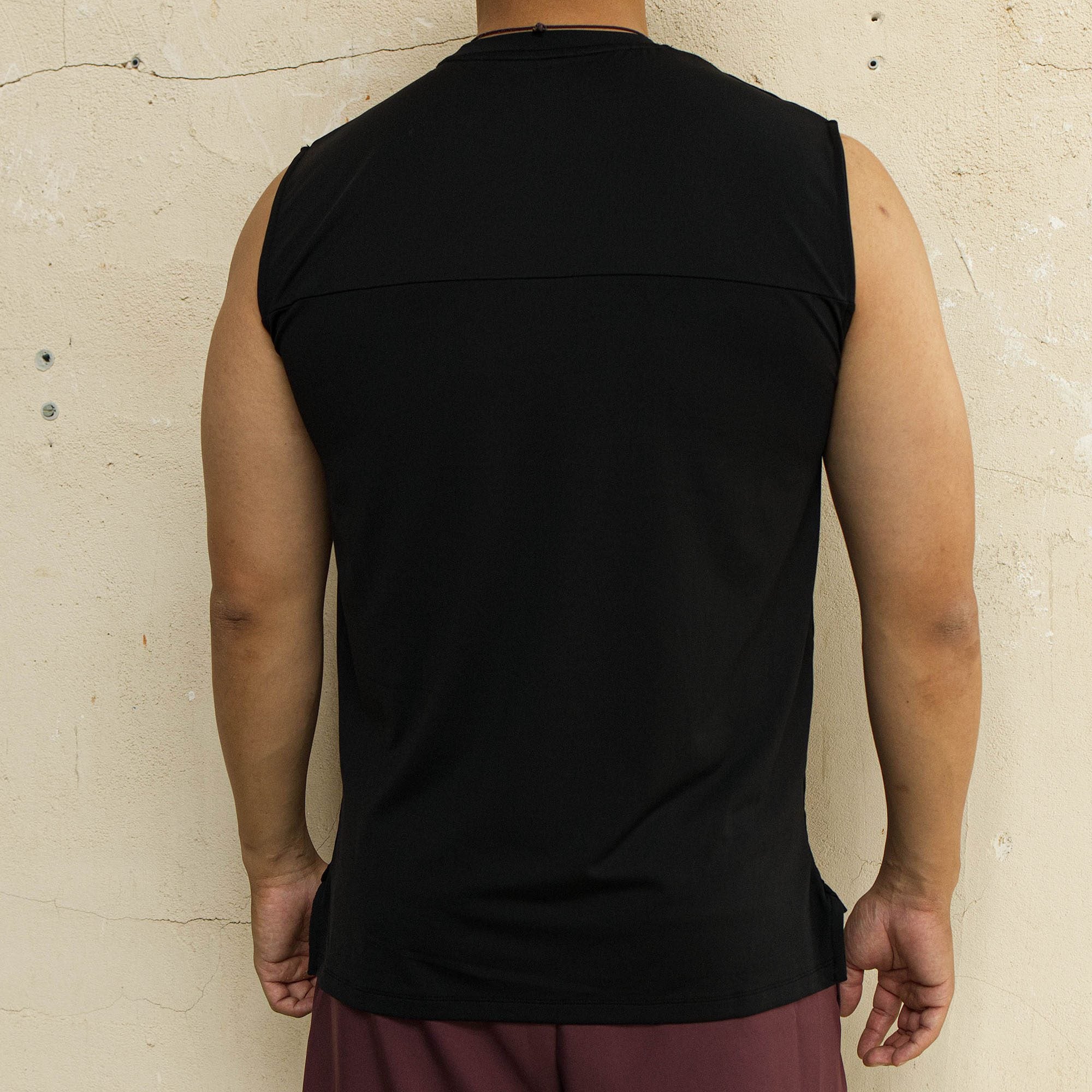 Sleeveless T-shirt Black — Front View